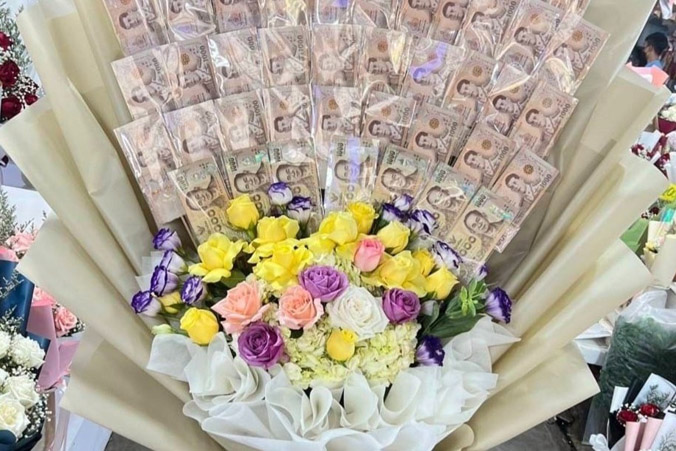 Shipper Thái Lan ăn cắp bó hoa tiền trị giá nghìn USD
