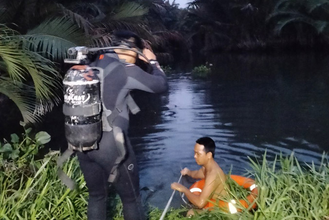 Người đàn ông bị đuối nước khi bơi trên sông ở TP.HCM