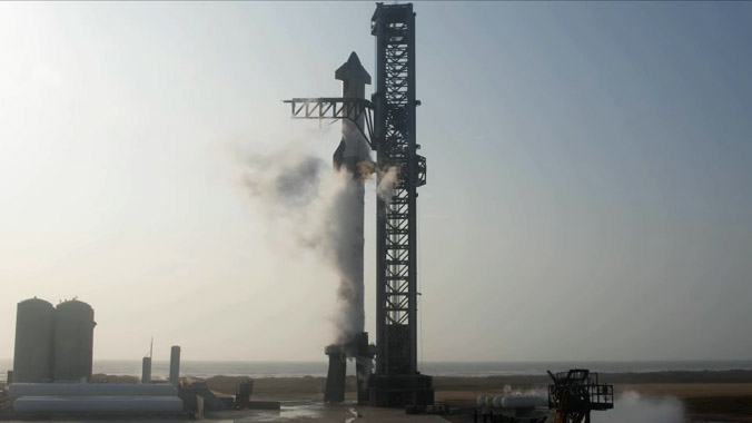 Nhân viên của Elon Musk ăn mừng khi tên lửa mạnh nhất thế giới phát nổ