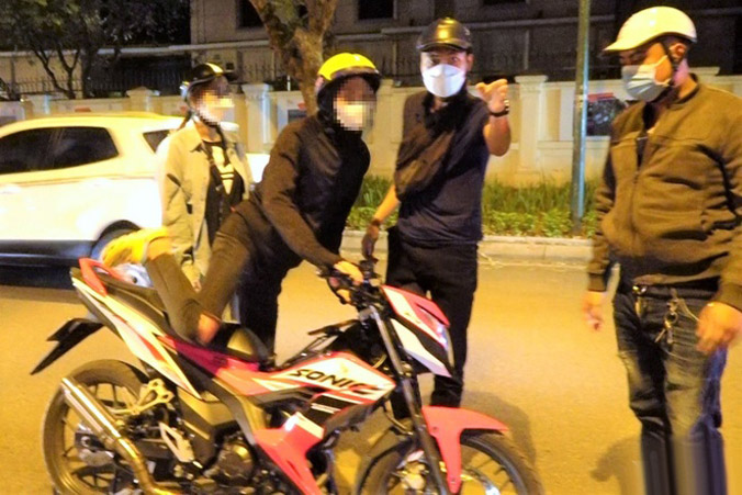 Cảnh sát 141 hóa trang xử lý hàng loạt 'quái xế' trong tối nghỉ lễ