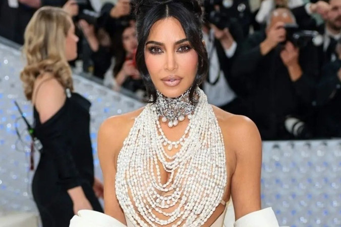 Kim Kardashian bị chỉ trích đạo đức giả khi tham dự Met Gala