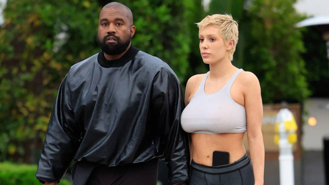 Vợ mới của Kanye West bị chê chụp ảnh phản cảm