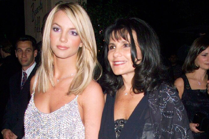 Britney Spears đoàn tụ mẹ sau thời gian từ mặt