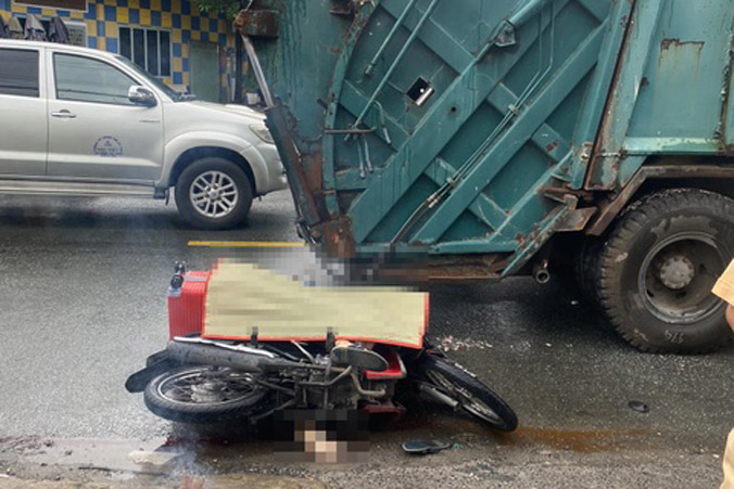 Người đàn ông bị xe chở rác cán tử vong ở TP.HCM
