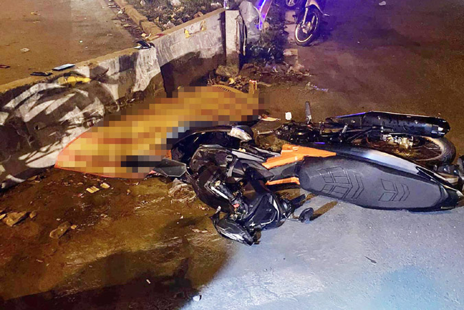 Nam thiếu niên thiệt mạng khi tông xe vào dải phân cách ở TP Thủ Đức