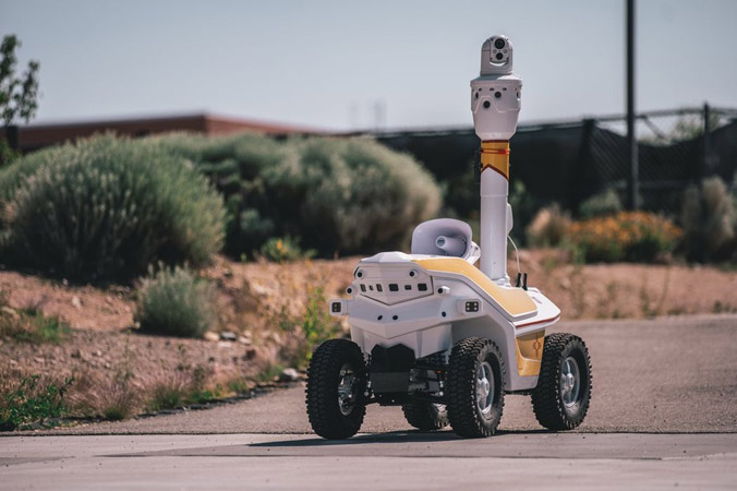 Trường học Mỹ dùng robot thay cho bảo vệ