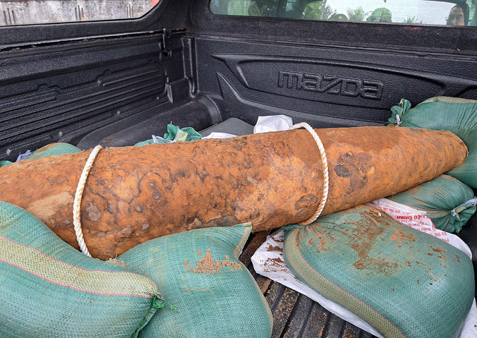 Bom 250 kg nằm dưới nền đường