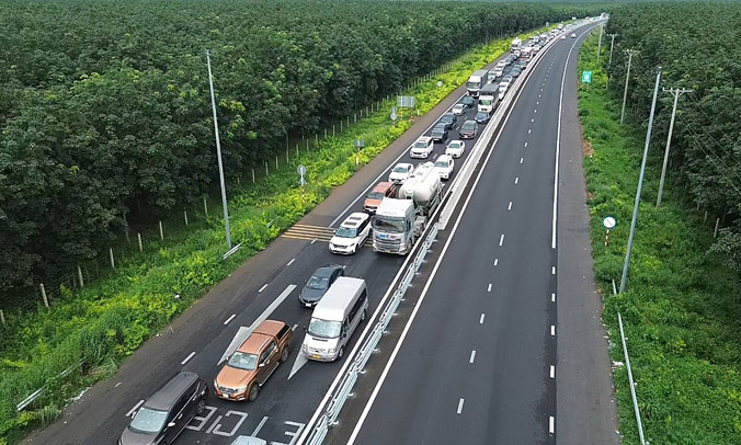 Cao tốc Dầu Giây - Phan Thiết kẹt xe hơn 2 km