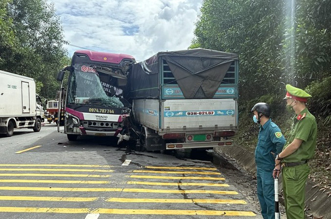 Tai nạn liên hoàn trên đường tránh nam Hải Vân