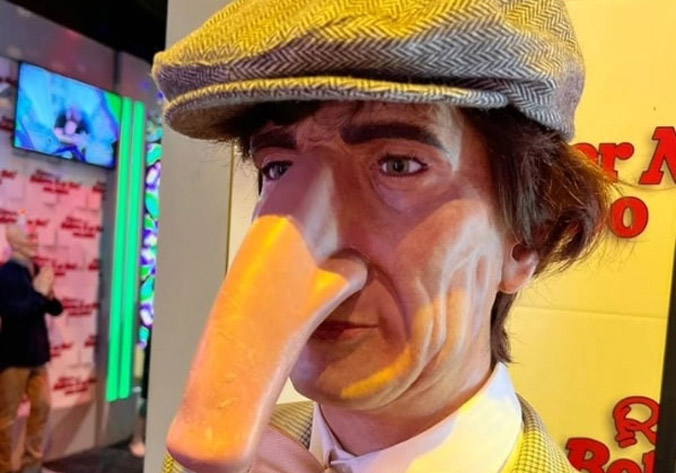 Cuộc đời bí ẩn của người đàn ông có chiếc mũi dài nhất thế giới