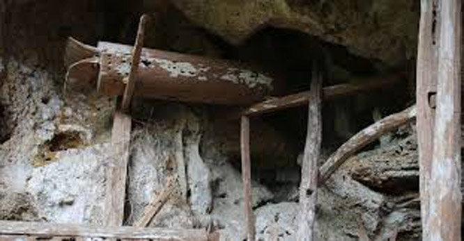 Quan tài cổ nghìn năm chứa điều huyền bí trong hang đá ở Sơn La