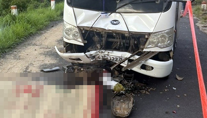 Ô tô tải tập lái va chạm xe máy khiến 1 người tử vong ở Đắk Nông